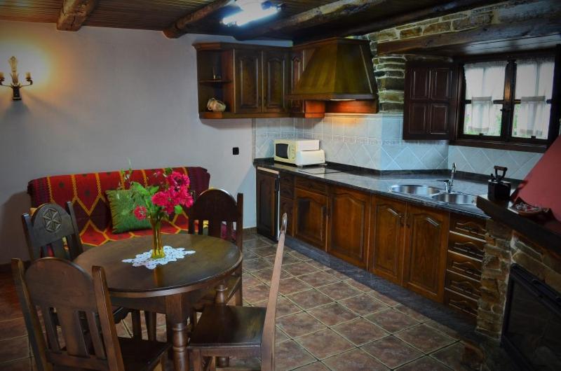 Casa Freixe Apartamentos Rurales 圣埃乌拉利亚德奥斯科斯 外观 照片