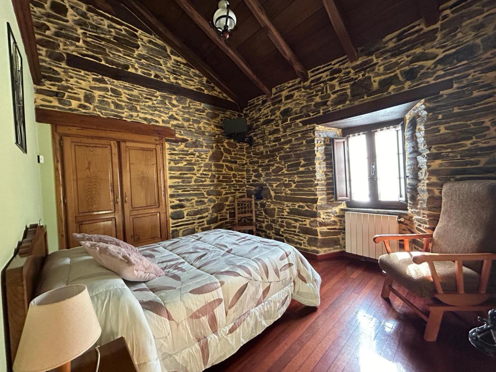 Casa Freixe Apartamentos Rurales 圣埃乌拉利亚德奥斯科斯 外观 照片